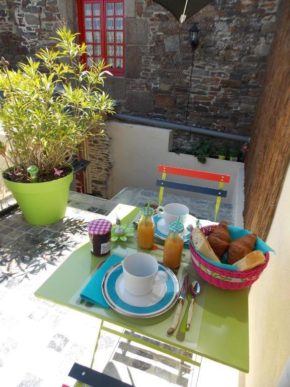 Chambre De La Nonne En Vacances Дол-де-Бретан Екстериор снимка